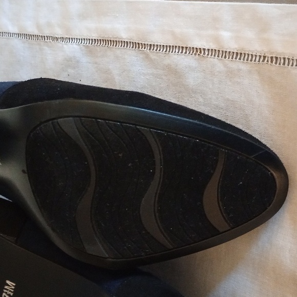 IMPO STRETCH BLACK/BLUE SUEDE HIGH HEELED SHOES. SZ 7 1/2.  EUC - Picture 7 of 11